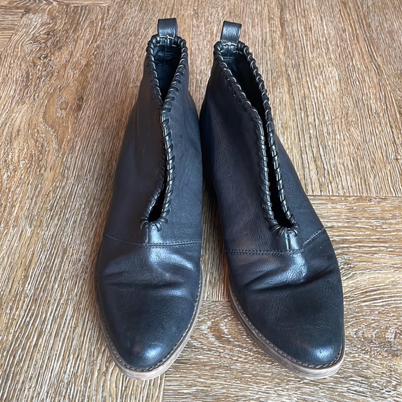Very volatile Cavalry Ankle Booties Women’s Sz 8 Black Excellent Condition - Picture 3 of 9